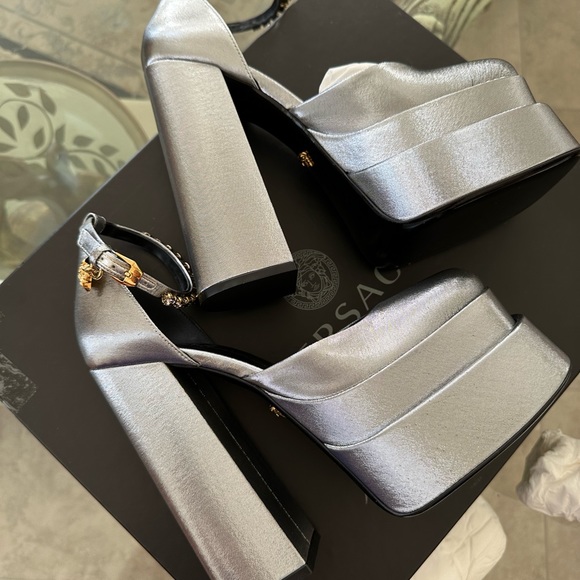 Versace platform hells - Picture 2 of 6